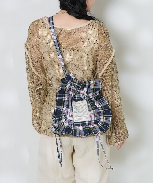 FREAK'S STORE（フリークスストア）の「THEATRE PRODUCTS × FREAK'S STORE/シアタープロダクツ 別注 マドラスチェック フリルショルダーバッグ（ショルダーバッグ・レディース・ネイビー/レッド/サックスブルー・ONE SIZE）」の2枚目の写真