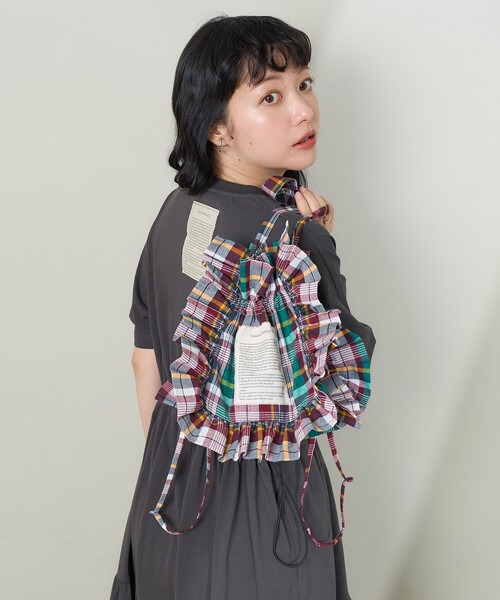 FREAK'S STORE（フリークスストア）の「THEATRE PRODUCTS × FREAK'S STORE/シアタープロダクツ 別注 マドラスチェック フリルショルダーバッグ（ショルダーバッグ・レディース・ネイビー/レッド/サックスブルー・ONE SIZE）」の3枚目の写真