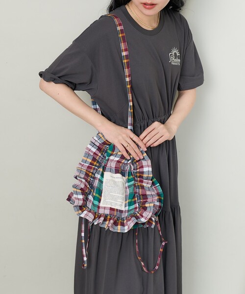 FREAK'S STORE（フリークスストア）の「THEATRE PRODUCTS × FREAK'S STORE/シアタープロダクツ 別注 マドラスチェック フリルショルダーバッグ（ショルダーバッグ・レディース・ネイビー/レッド/サックスブルー・ONE SIZE）」の9枚目の写真