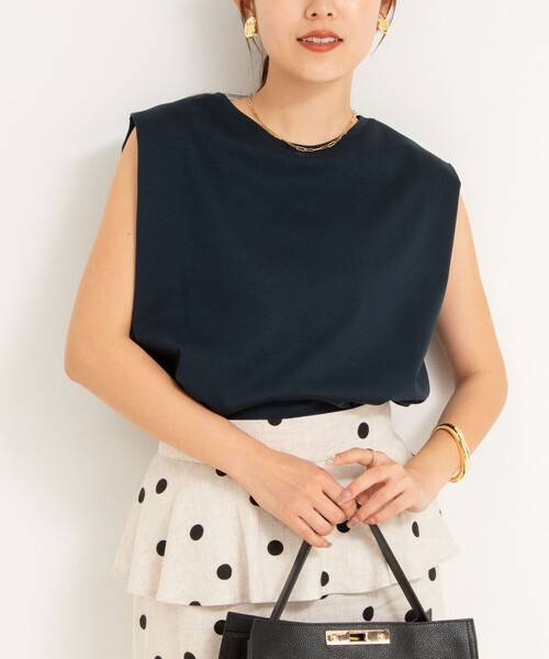 NOLLEY’S(ノーリーズ)の「高機能 LA+スムースタックノースリーブカットソー(Tシャツ/カットソー・レディース・ホワイト/ブルー/ベージュ/チャコールグレー/ネイビー/ダークブラウン/レッド・36/38)」の5枚目の写真