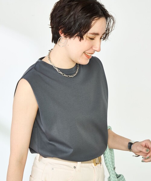 NOLLEY’S(ノーリーズ)の「高機能 LA+スムースタックノースリーブカットソー(Tシャツ/カットソー・レディース・ホワイト/ブルー/ベージュ/チャコールグレー/ネイビー/ダークブラウン/レッド・36/38)」の2枚目の写真