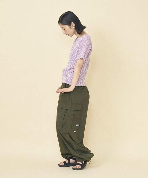 FREAK'S STORE（フリークスストア）の「フラワーストレッチ Tシャツ（Tシャツ/カットソー・レディース・ラベンダー/ブラック/オフホワイト・ﾌﾘ-）」の5枚目の写真