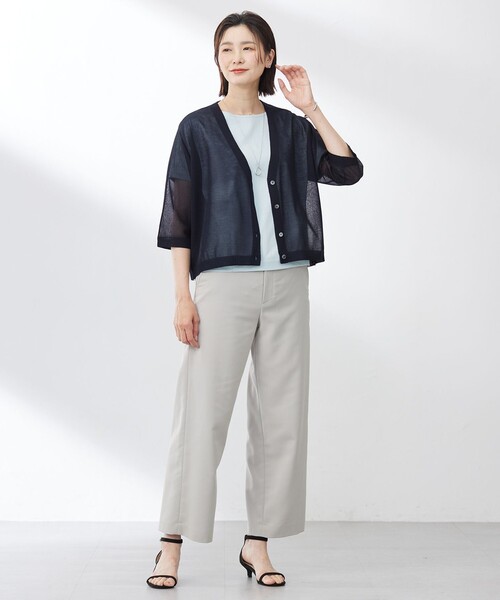 J.PRESS(ジェイプレス)の「【WEB限定カラーあり・洗える】SHEER LIGHT KNIT Vネック カーディガン(カーディガン/ボレロ・レディース・スカイブルー系/ピーコックグリーン系/ピンク系/ベージュ系/ホワイト系/ネイビー系・T13)」の12枚目の写真
