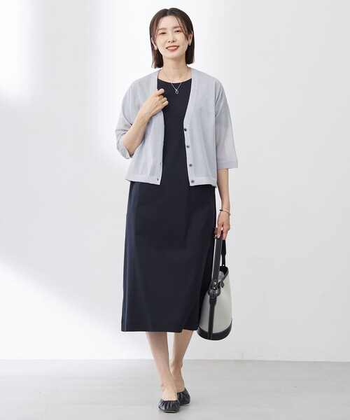 J.PRESS(ジェイプレス)の「【WEB限定カラーあり・洗える】SHEER LIGHT KNIT Vネック カーディガン(カーディガン/ボレロ・レディース・スカイブルー系/ピーコックグリーン系/ピンク系/ベージュ系/ホワイト系/ネイビー系・T13)」の14枚目の写真