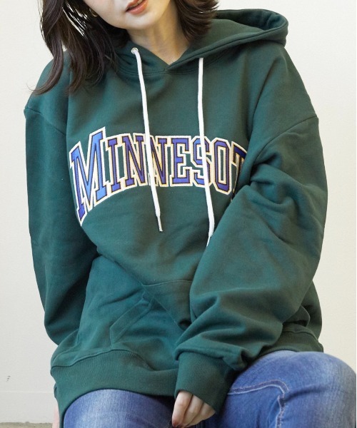 B'day(ビーデイ)の「【CHICHI】PARAMUS MINNESOTA LOGO / パラマス ミネソタ アーチロゴ 配色刺繍 パーカー(パーカー・メンズ・グレー系その他/ブラック・FREE)」の10枚目の写真