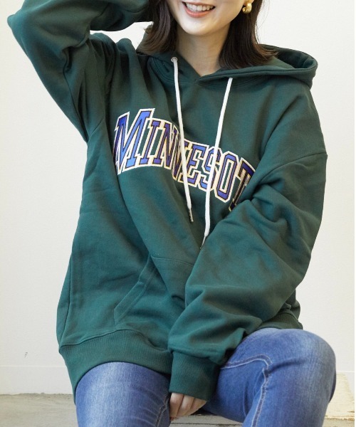 B'day(ビーデイ)の「【CHICHI】PARAMUS MINNESOTA LOGO / パラマス ミネソタ アーチロゴ 配色刺繍 パーカー(パーカー・メンズ・グレー系その他/ブラック・FREE)」の12枚目の写真