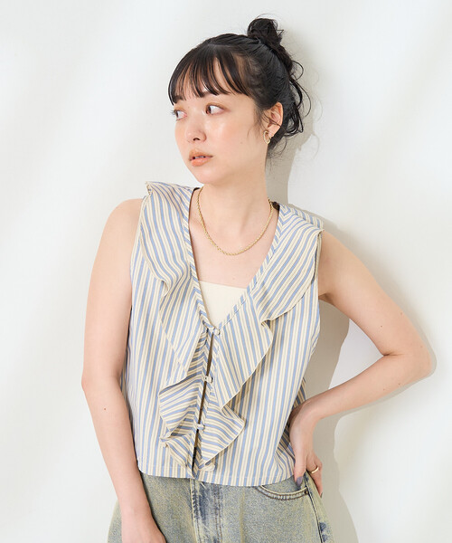 FREAK'S STORE（フリークスストア）の「ストライプフリルベスト/ノースリーブブラウス（シャツ/ブラウス・レディース・オフホワイト/サックスブルー・ﾌﾘ-）」の2枚目の写真
