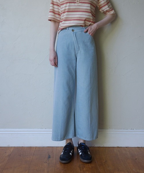 Lil Ambition(リルアンビション)の「ライトデニムパンツ(デニムパンツ・レディース・ブラック/ライトブルー・S/M)」の1枚目の写真