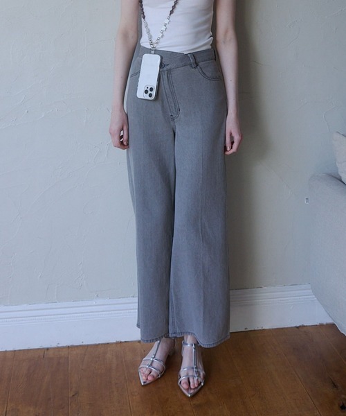 Lil Ambition(リルアンビション)の「ライトデニムパンツ(デニムパンツ・レディース・ブラック/ライトブルー・S/M)」の2枚目の写真