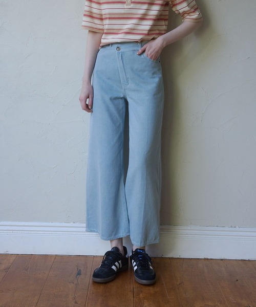 Lil Ambition(リルアンビション)の「ライトデニムパンツ(デニムパンツ・レディース・ブラック/ライトブルー・S/M)」の4枚目の写真