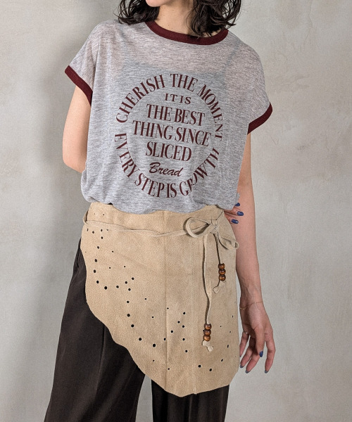 en CAnAF(エンカナフ)の「ロゴプリントリンガーTシャツ(Tシャツ/カットソー・レディース・オフホワイト/グレー/ブラウン・フリー)」の10枚目の写真