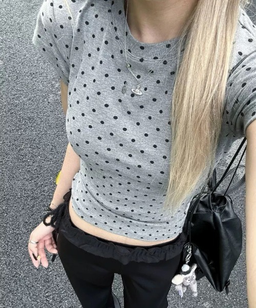 LADY LIKE(レディライク)の「ミニドット柄半袖Tシャツ(Tシャツ/カットソー・レディース・ホワイト/ブラック/グレー・M)」の4枚目の写真