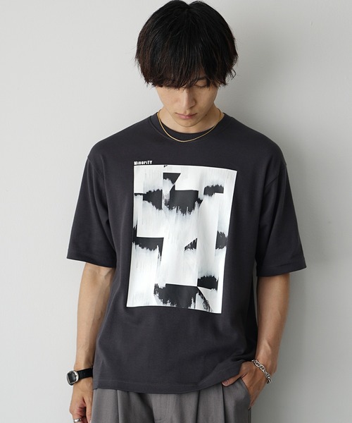 MinoriTY（マイノリティ）の「【MinoriTY】ソフトタッチ×厚手仕立て 油彩風ペンキプリントTシャツ メンズ 夏服（Tシャツ/カットソー・メンズ・オフホワイト/スミクロ・S/L/M）」の5枚目の写真