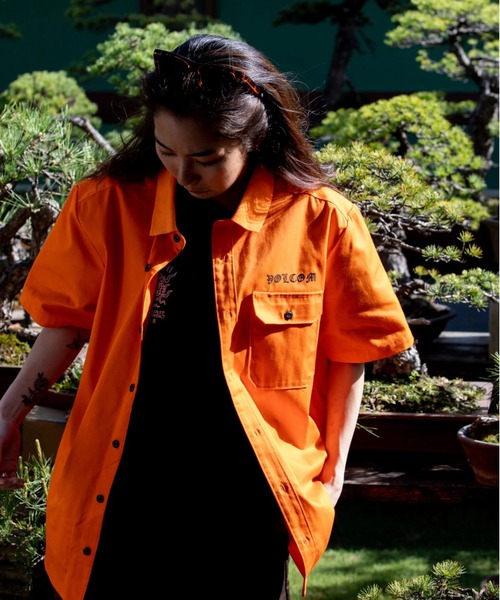 VOLCOM(ボルコム)の「【VOLCOM/ボルコム】Tokyo True Featured Artist Yusuke Pocket Short Sleeve Shirt/バックグラフィックプリント半袖シャツ(シャツ/ブラウス・メンズ・オレンジ・MEDIUM/LARGE/X-LARGE)」の11枚目の写真