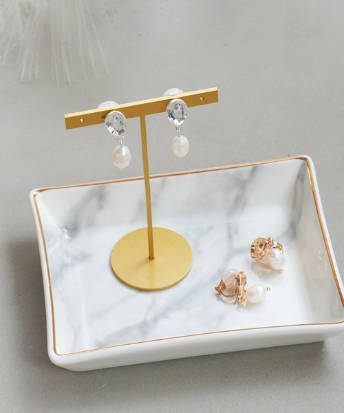 RUIRUE BOUTIQUE（ルイルエブティック）の「メタルラウンド 淡水パール ドロップ イヤリング ｜ レディース 結婚式 パーティードレス セレモニー お呼ばれ 華やか オケージョン 揺れる アクセサリー（イヤリング・レディース・シルバー/ゴールド・FREE）」の2枚目の写真