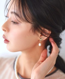 RUIRUE BOUTIQUE（ルイルエブティック）の「メタルラウンド 淡水パール ドロップ イヤリング ｜ レディース 結婚式 パーティードレス セレモニー お呼ばれ 華やか オケージョン 揺れる アクセサリー（イヤリング・レディース）」