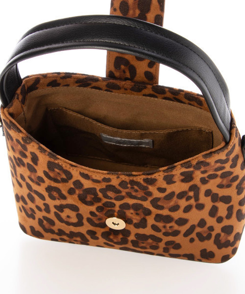 cache cache(カシュ カシュ)の「カシュカシュ cachecache / クルミベルト2wayスクエアバッグ(ショルダーバッグ・レディース・レオパード/ブラック/アイボリー・FREE)」の4枚目の写真