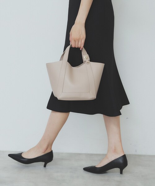 セール】【2WAY】フラワーパーツ付き合皮ミドルトートバッグ（トート