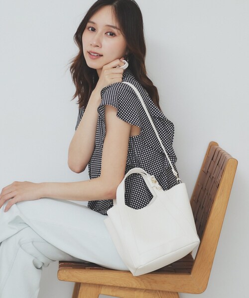 2WAY】フラワーパーツ付き合皮ミドルトートバッグ（トートバッグ