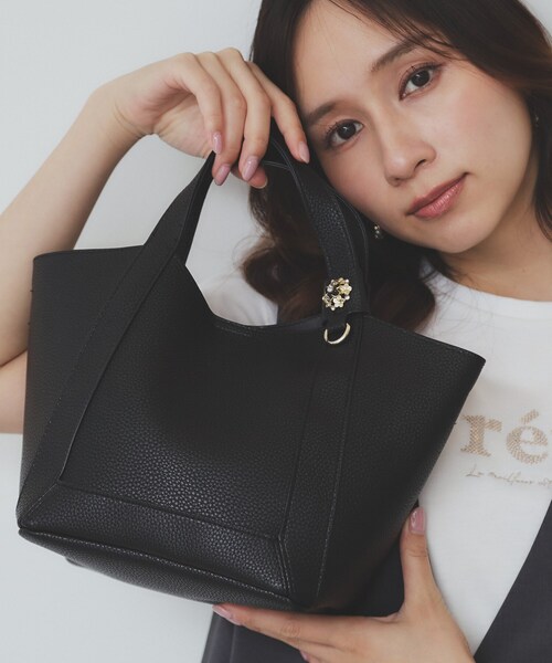 2WAY】フラワーパーツ付き合皮ミドルトートバッグ（トートバッグ