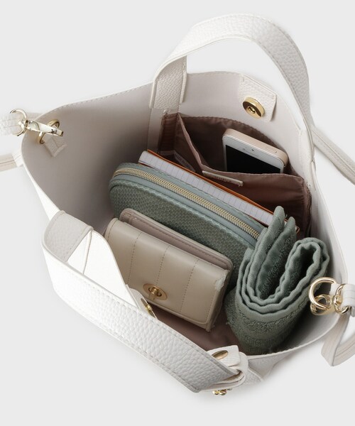 2WAY】フラワーパーツ付き合皮ミドルトートバッグ（トートバッグ