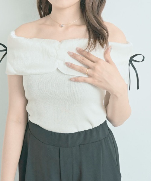 kirakiraShop(キラキラショップ)の「ボリューム シアー オフショル トップス(シャツ/ブラウス・レディース・ブラック/アイボリー・FREE)」の6枚目の写真