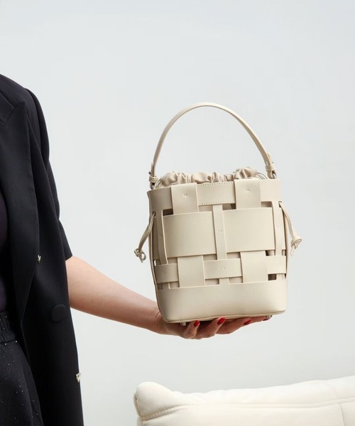 Tomieco(トミエコ)の「LEATHER 編み込みショルダー 2wayバッグ トートとしても活躍(ショルダーバッグ・レディース・ダークブラウン/ブラック/オフホワイト/ブラウン系その他・FREE)」の20枚目の写真