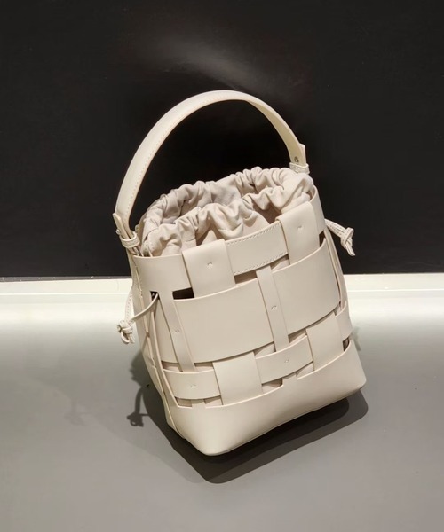 Tomieco(トミエコ)の「LEATHER 編み込みショルダー 2wayバッグ トートとしても活躍(ショルダーバッグ・レディース・ダークブラウン/ブラック/オフホワイト/ブラウン系その他・FREE)」の19枚目の写真