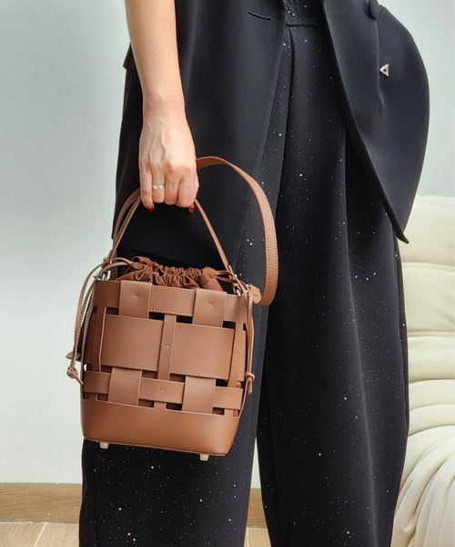 Tomieco(トミエコ)の「LEATHER 編み込みショルダー 2wayバッグ トートとしても活躍(ショルダーバッグ・レディース・ダークブラウン/ブラック/オフホワイト/ブラウン系その他・FREE)」の15枚目の写真