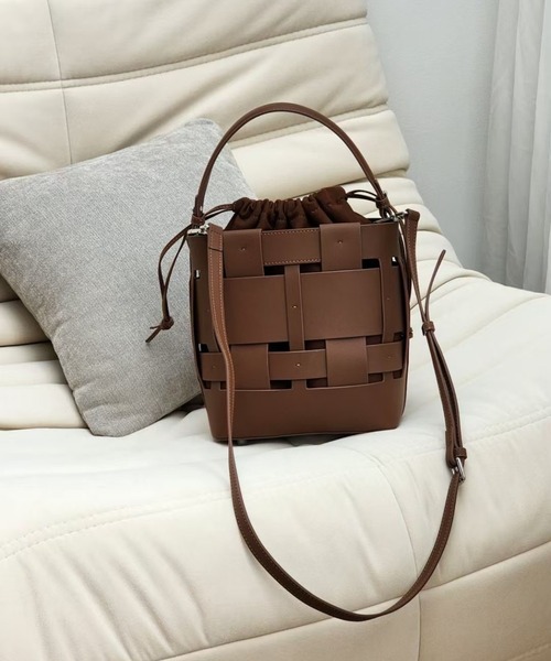 Tomieco(トミエコ)の「LEATHER 編み込みショルダー 2wayバッグ トートとしても活躍(ショルダーバッグ・レディース・ダークブラウン/ブラック/オフホワイト/ブラウン系その他・FREE)」の14枚目の写真