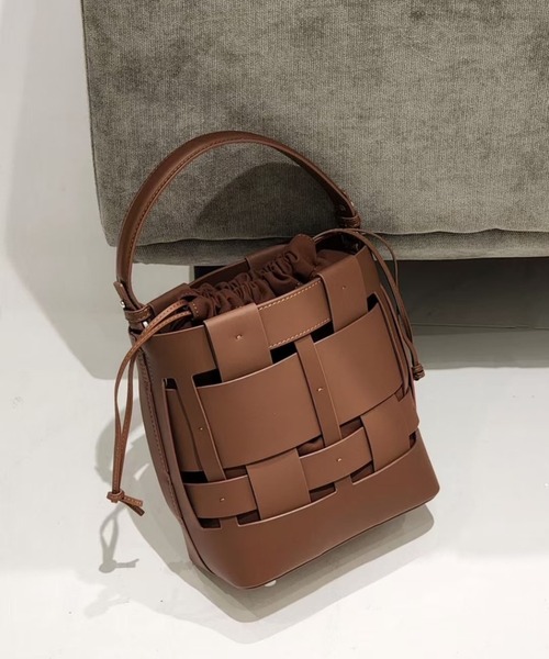 Tomieco(トミエコ)の「LEATHER 編み込みショルダー 2wayバッグ トートとしても活躍(ショルダーバッグ・レディース・ダークブラウン/ブラック/オフホワイト/ブラウン系その他・FREE)」の13枚目の写真