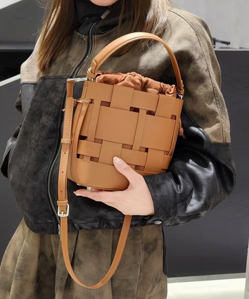 Tomieco(トミエコ)の「LEATHER 編み込みショルダー 2wayバッグ トートとしても活躍(ショルダーバッグ・レディース・ダークブラウン/ブラック/オフホワイト/ブラウン系その他・FREE)」の8枚目の写真