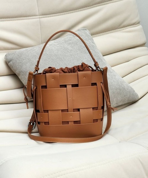 Tomieco(トミエコ)の「LEATHER 編み込みショルダー 2wayバッグ トートとしても活躍(ショルダーバッグ・レディース・ダークブラウン/ブラック/オフホワイト/ブラウン系その他・FREE)」の5枚目の写真