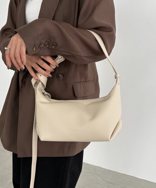 CAPRICIEUX LE'MAGE(カプリシューレマージュ)の「ロールハンドルバッグ(ショルダーバッグ・レディース・ブラック/ホワイト系その他/イエロー/キャメル・FREE)」の20枚目の写真