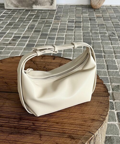 CAPRICIEUX LE'MAGE(カプリシューレマージュ)の「ロールハンドルバッグ(ショルダーバッグ・レディース・ブラック/ホワイト系その他/イエロー/キャメル・FREE)」の22枚目の写真