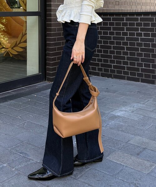 CAPRICIEUX LE'MAGE(カプリシューレマージュ)の「ロールハンドルバッグ(ショルダーバッグ・レディース・ブラック/ホワイト系その他/イエロー/キャメル・FREE)」の6枚目の写真