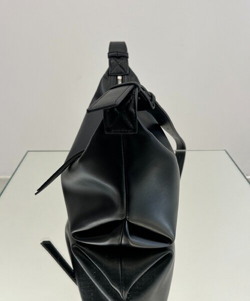 CAPRICIEUX LE'MAGE(カプリシューレマージュ)の「ロールハンドルバッグ(ショルダーバッグ・レディース・ブラック/ホワイト系その他/イエロー/キャメル・FREE)」の12枚目の写真