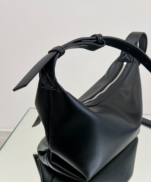 CAPRICIEUX LE'MAGE(カプリシューレマージュ)の「ロールハンドルバッグ(ショルダーバッグ・レディース・ブラック/ホワイト系その他/イエロー/キャメル・FREE)」の13枚目の写真