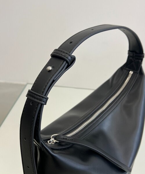 CAPRICIEUX LE'MAGE(カプリシューレマージュ)の「ロールハンドルバッグ(ショルダーバッグ・レディース・ブラック/ホワイト系その他/イエロー/キャメル・FREE)」の15枚目の写真