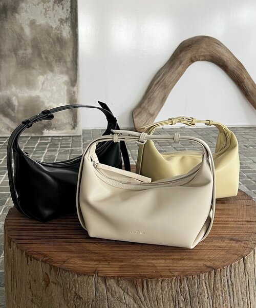 CAPRICIEUX LE'MAGE(カプリシューレマージュ)の「ロールハンドルバッグ(ショルダーバッグ・レディース・ブラック/ホワイト系その他/イエロー/キャメル・FREE)」の18枚目の写真