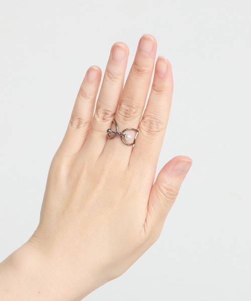 Zoule(ゾーラ)の「Zoule ゾーラ:ART RING dumbbell アート リング(リング・レディース・ゴールド/シルバー/ブラック・FREE)」の7枚目の写真