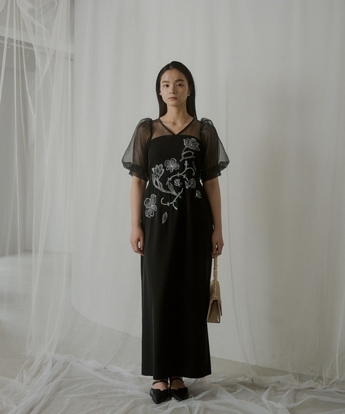 LE'RURE(リルアー)の「Puffsleeve embroidery dress(ドレス・レディース・ブラック/ベージュ/グレー・MEDIUM/SMALL)」の4枚目の写真
