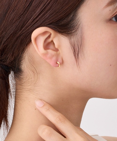 CALIN STANDARD(カリンスタンダード)の「◆金属アレルギー対応◆◆made in japan◆【純金厚メッキ】クロススターダスト 極小ミニマルカーブピアス(ピアス(両耳用)・レディース・ゴールド/ピンクゴールド/シルバー・FREE)」の13枚目の写真
