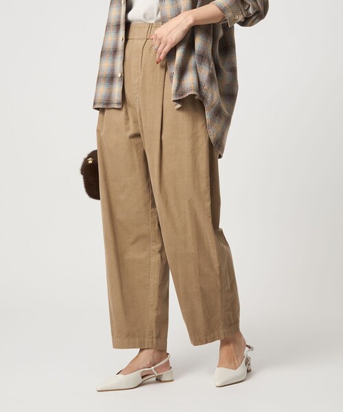 green label relaxing(グリーンレーベルリラクシング)の「ライトコール カーブ パンツ(その他パンツ・レディース・ベージュ/ダークグレー・38/36)」の8枚目の写真