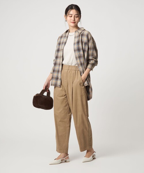 green label relaxing(グリーンレーベルリラクシング)の「ライトコール カーブ パンツ(その他パンツ・レディース・ベージュ/ダークグレー・38/36)」の10枚目の写真