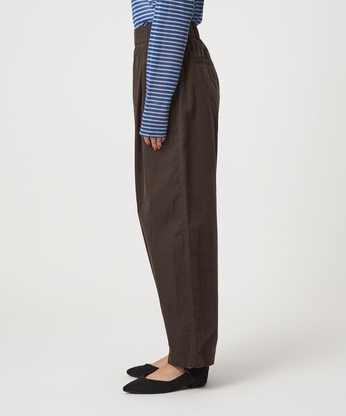 green label relaxing(グリーンレーベルリラクシング)の「ライトコール カーブ パンツ(その他パンツ・レディース・ベージュ/ダークグレー・38/36)」の12枚目の写真