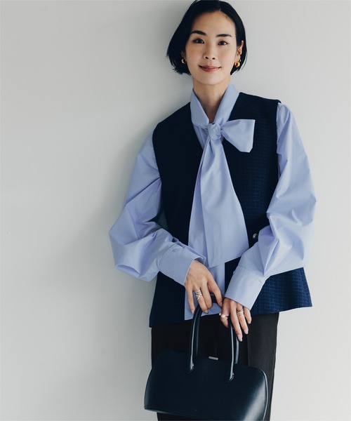 UR'S（ユアーズ）の「袖タックボウタイブラウス（シャツ/ブラウス・レディース・ホワイト/ブルー/ネイビー・L/M/S）」の3枚目の写真