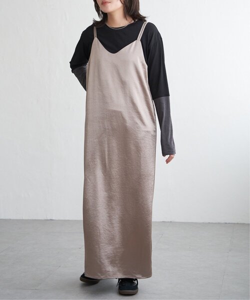 VENCEEXCHANGE(ヴァンスエクスチェンジ)の「サテンキャミワンピース(ワンピース・レディース・グレイッシュベージュ/アイボリー/ブラウン/ブラック・FREE)」の4枚目の写真
