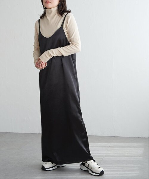 VENCEEXCHANGE(ヴァンスエクスチェンジ)の「サテンキャミワンピース(ワンピース・レディース・グレイッシュベージュ/アイボリー/ブラウン/ブラック・FREE)」の2枚目の写真