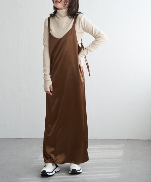 VENCEEXCHANGE(ヴァンスエクスチェンジ)の「サテンキャミワンピース(ワンピース・レディース・グレイッシュベージュ/アイボリー/ブラウン/ブラック・FREE)」の6枚目の写真